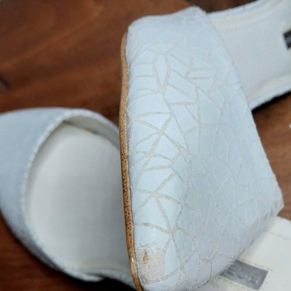 BCBG Generation Size 9 White Heels - Picture 8 of 9